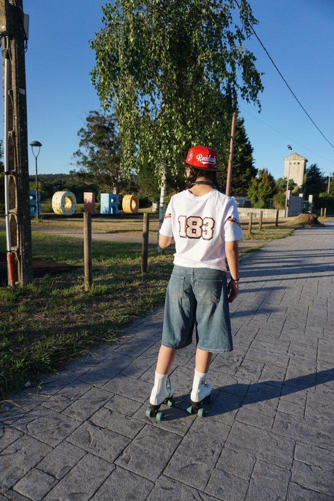 chica con la camiseta de algodón rúa 183.